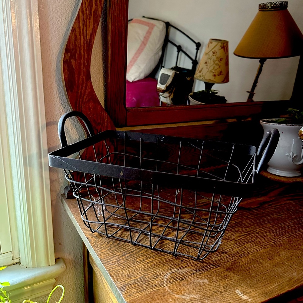 Metal basket can be used for decorative or to hold fruit and vegetables